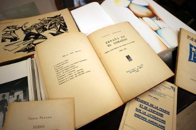 La Colección Banco Estado sobre Pablo Neruda está en comodato en la Universidad de Chile, y actualmente se encuentra en proceso de digitalización.